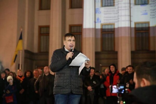 Михаил Саакашвили поселился в палатке возле Верховной Рады Украины