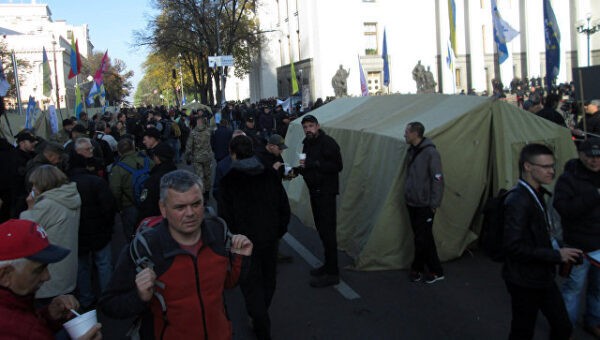 Митингующие в Киеве анонсировали шествие к администрации президента государства Украины