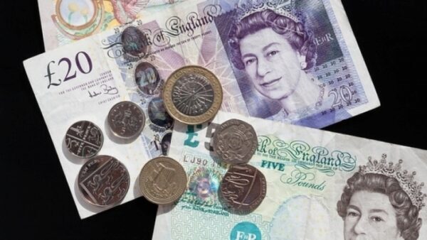 Монету в один фунт стерлингов выведут из обращения в Англии