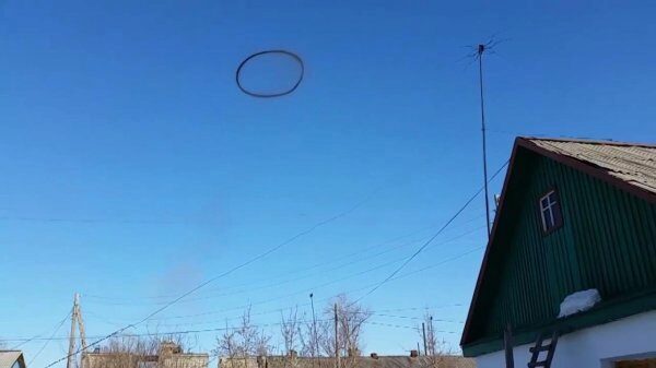 Над Красноярском в небе замечен загадочный черный объект