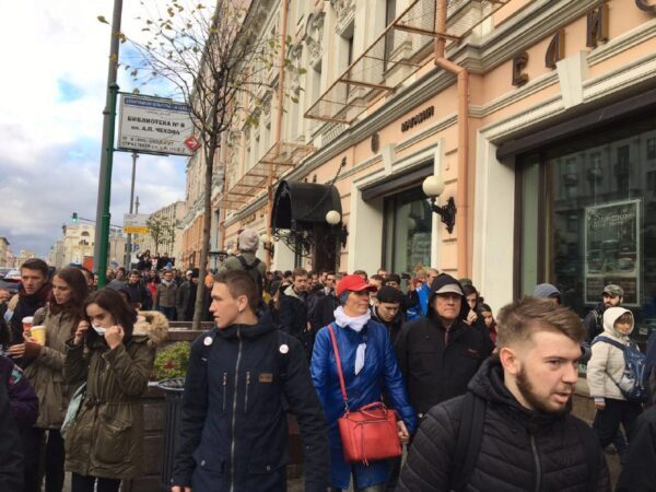 На Пушкинской площади в центре столицы собралось 700 человек — МВД