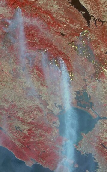 НАСА показало из космоса масштабные пожары в Калифорнии
