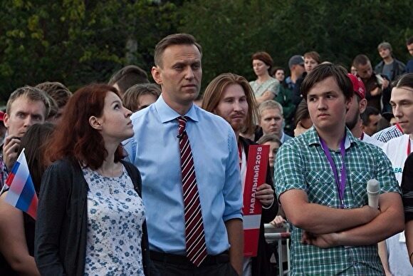 Навальный обнял корреспондента «Дождя» вместо комментария о выдвижении Собчак в президенты