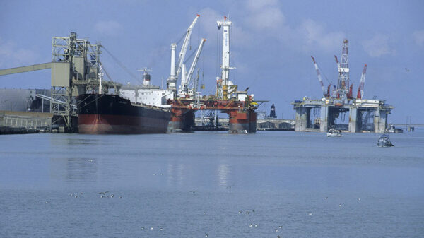 Нефтяники недосчитаются 71% от дневной добычи нефти в Мексиканском заливе из-за шторма