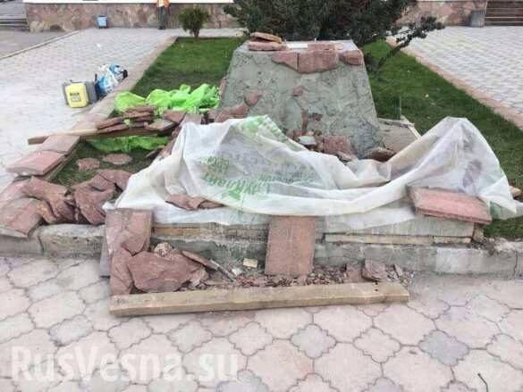 Неизвестные подпольщики разрушили памятник карателям «АТО» в Хмельницкой области (ФОТО)