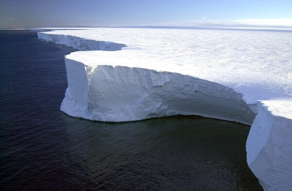 Необычное явление наблюдают канадские ученые во льдах Антарктиды