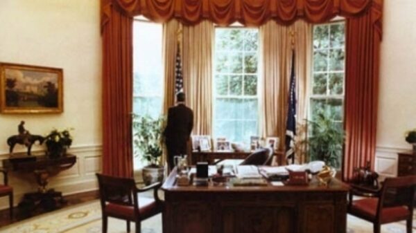 Обама использовал красную кнопку в Белом доме, чтобы заказывать чай