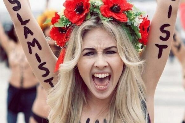 Обнажённая активистка Femen провела акцию протеста против секс-туризма