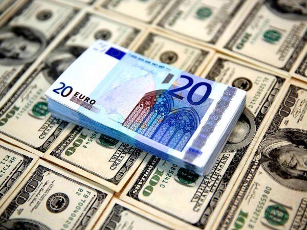 Официальный курс доллара составил 57,27 рубля
