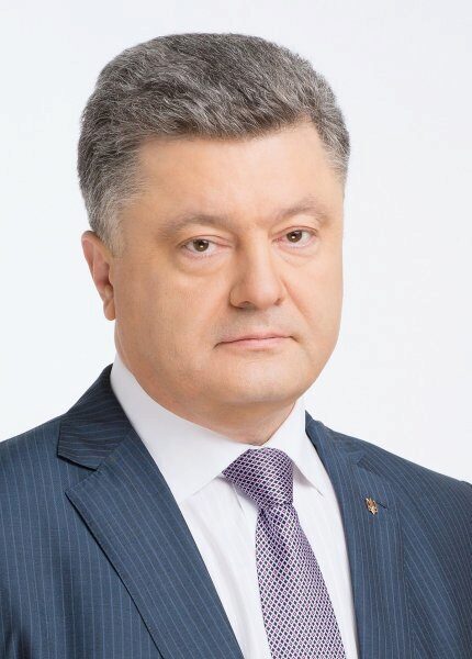 Петр Порошенко выдал премии военным на Донбассе