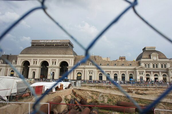 Площадь Павелецкого вокзала пообещали привести в порядок после разрешения судебного спора