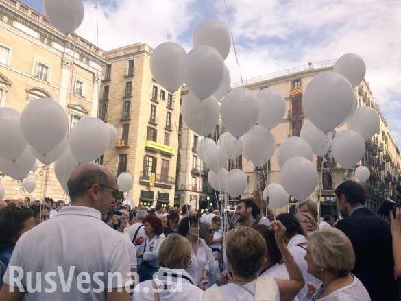 По всей Испании прошли митинги в поддержку мирных переговоров с Каталонией (ФОТО)