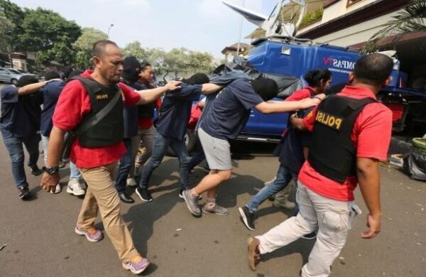 Полиция Джакарты провела рейд в гей-спа