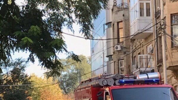 Потушен пожар в высотном многоэтажном здании в центре Ростова