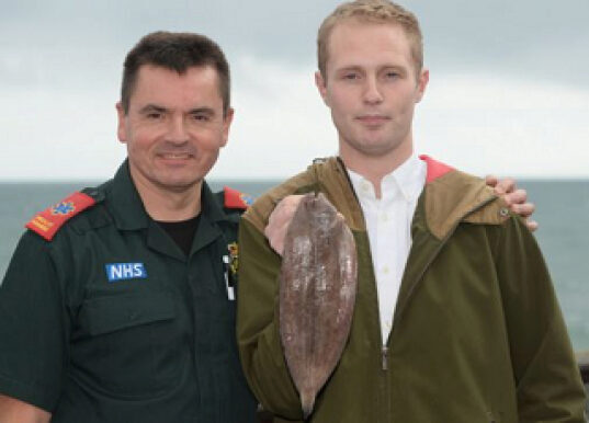 Пойманная рыба чуть не убила рыбака – запрыгнула ему в рот и перекрыла горло
