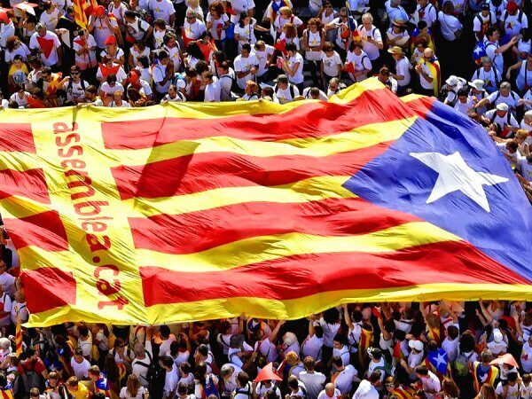 Правительство Испании одобрило ограничение каталонской автономии