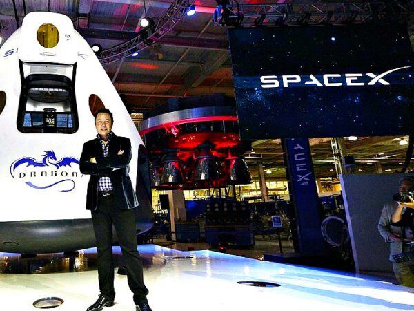 Правительство США может отдать лунную миссию фирме SpaceX Илона Маска