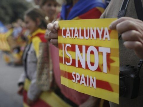 Премьер-министр Испании решил ограничить автономию Каталонии