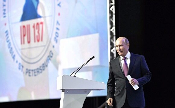 Путин пообещал оставить Россию на пути развития демократии