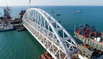 Россия готовится установить вторую арку Крымского моста