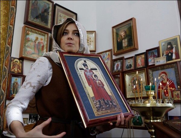 Россияне требуют канонизировать Наталью Поклонскую при жизни