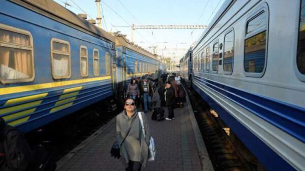 С ж/д вокзала в Киеве из-за «минирования» эвакуировали 530 пассажиров
