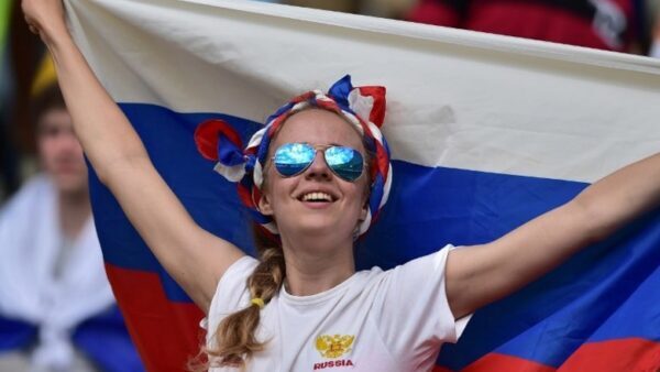 Сборная РФ по футболу опустилась на рекордно низкое место в рейтинге ФИФА