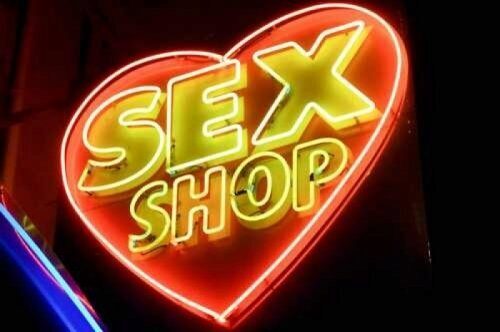 Сексологи выяснили, кто является основным клиентом секс-шопов и что они покупают