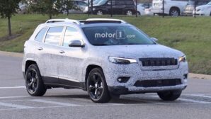Шпионские снимки показали новые особенности Jeep Cherokee 2019 года?