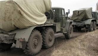 «Сидят, как скот». В Донецке замечена масса грузовиков с боевиками