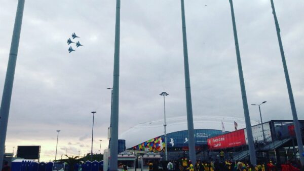 «Соколы России» показали высший пилотаж над Олимпийским парком в Сочи