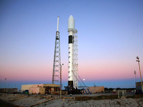 SpaceX перенесла запуск ракеты Falcon 9 по загадочным обстоятельствам