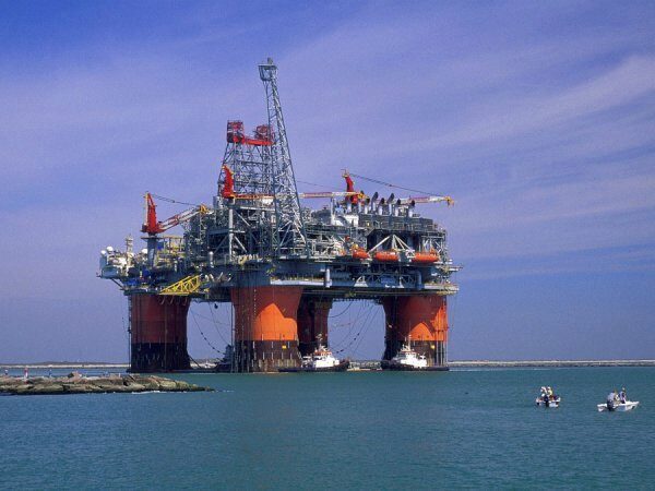 США свернули нефтедобычу в Мексиканском заливе