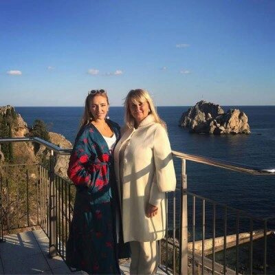 Татьяна Навка поделилась фотографиями из Крыма с мамой и дочерью
