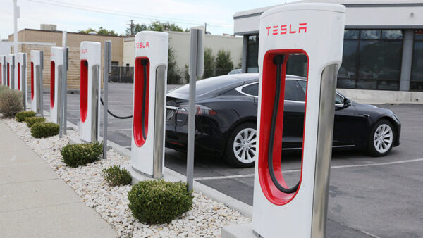 Tesla отзывает свыше 10 000 автомобилей Model X из-за проблем с сиденьями