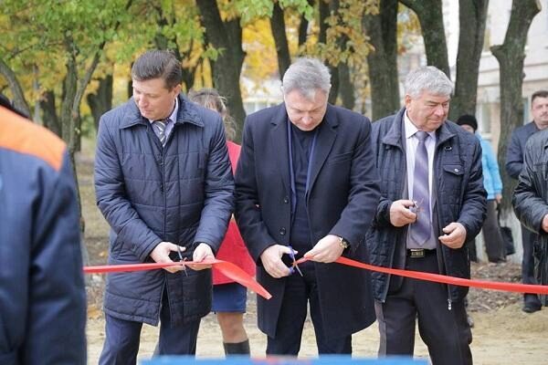То ли люк, то ли колодец: На Луганщине открыли странный водопровод (ФОТО)