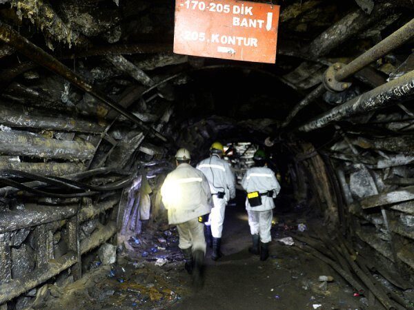 Турция: семь горняков погибли из-за обрушения на нелегальной шахте