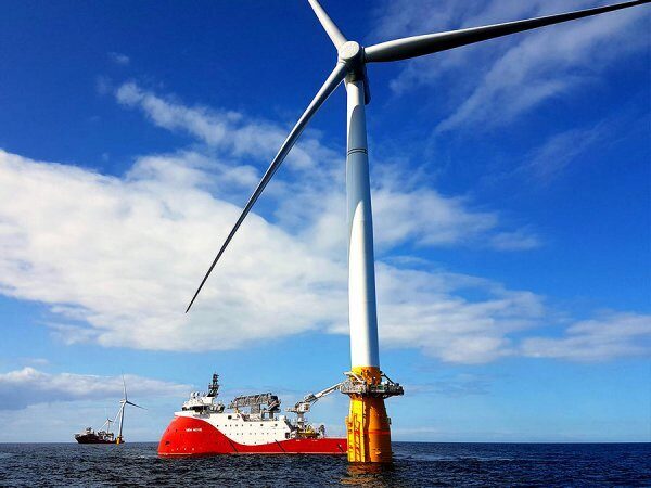У берегов Шотландии запустили первый в мире плавучий ветропарк