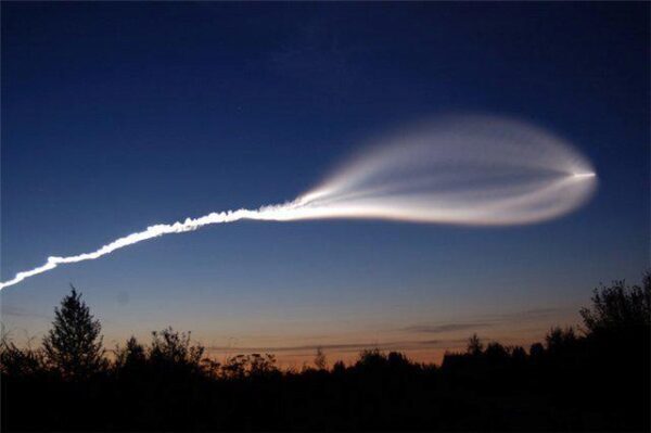 Ученые объяснили "светящиеся шары" и НЛО в небе над Ямалом