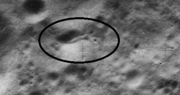 Уфолог нашел на Луне вход на базу инопланетян в глубоком каньоне