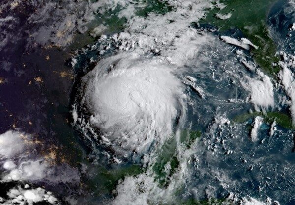 Ураган «Нэйт» обрушился на берег США