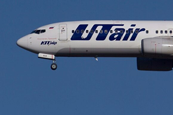UTair: пассажиров неисправного самолета доставят в Сургут резервным бортом