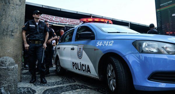 В Бразилии сын полицейских устроил массовый расстрел в школе