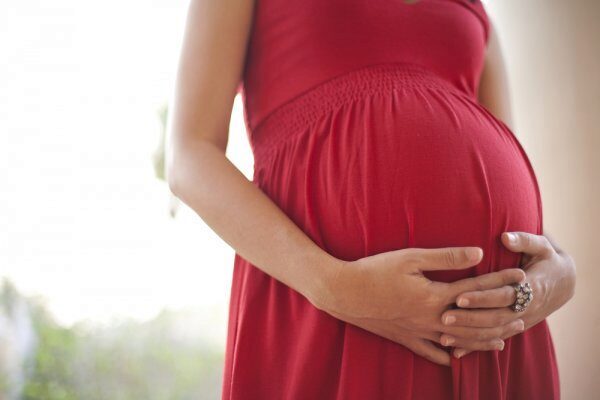 В Британии "беременная женщина" может стать просто "беременным человеком"