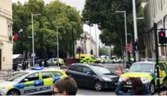 В центре Лондона автомобиль въехал в толпу пешеходов