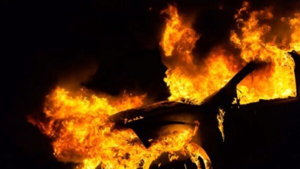 В центре Нижнего Новгорода сгорел автомобиль – видео