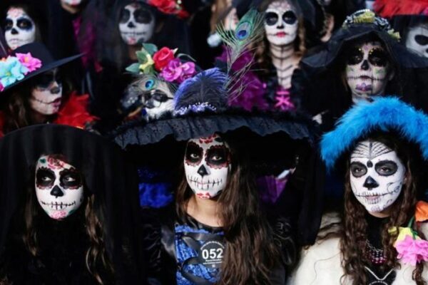 В День мертвых на парад в Мексике собрались более миллиона человек