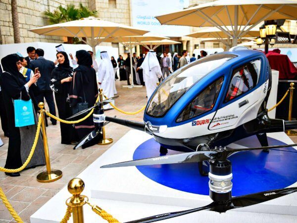 В Дубае покажут летающее такси и «умный пешеходный переход»