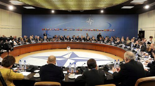 В Германии прокомментировали неспособность НАТО отразить удар со стороны России
