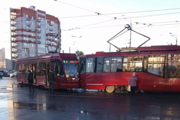 В Казани лоб в лоб столкнулись два трамвая